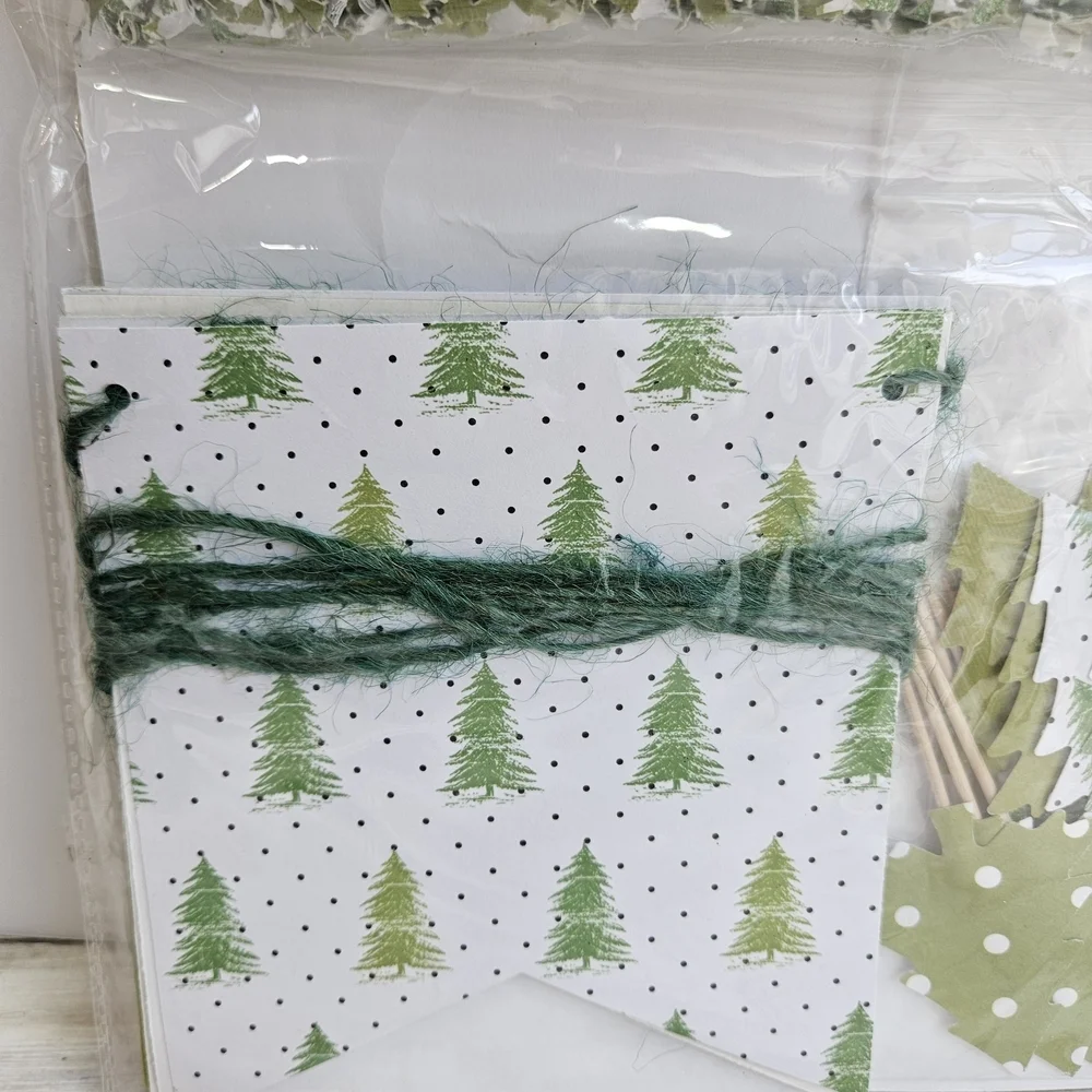 Vibrant Green and Gold Christmas Party Decoration Set